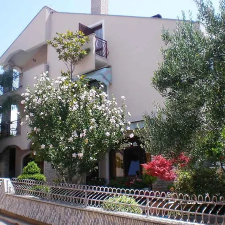 Studio In Pakostane/biograd Riviera 8056